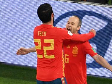 - España: Se posicionó como primero del grupo B. Empató 3-3 contra Portugal, en su primer partido del Mundial, y le ganó 1-0 a Irán.