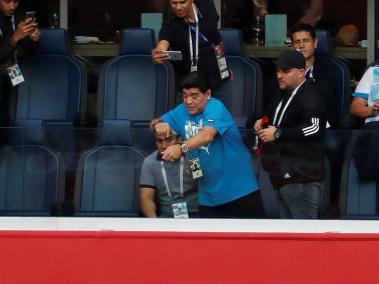 Durante el partido que definirá el paso de la selección de Argentina a la siguiente fase del Mundial Diego Maradona ha tenido los ojos del planeta encima por sus expresiones ante el partido.