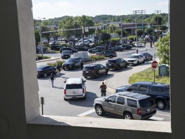 Un hombre armado con una escopeta mató a cinco personas dentro del periódico 'Capital Gazette' de Annapolis, Maryland.