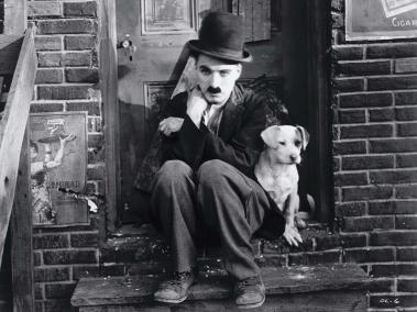 Ciclo de películas de Charlie Chaplin. Corto Vida de perros, incluido en Revista Chaplin.