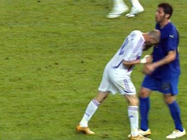 El momento exacto del cabezazo de Zinedine Zidane contra Marco Materazzi en Alemania 2006.