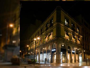 Bershka, marca del grupo Inditex, reinauguró una de sus tiendas más emblemáticas en pleno corazón comercial de Ciudad de México, el pasado 10 de mayo. Este es el primer local que abrió la firma en el país hace 18 años y es una de las veinte con mayor superficie de venta útil en el mundo.