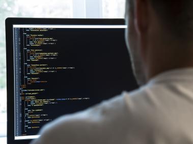 Programación: La administración de sistemas, los algoritmos y los lenguajes de código ocupan varias posiciones de la lista de Freelancer.com. El manejo de Angular.js, Objective C, Javascript y Python son algunos de los más solicitados.