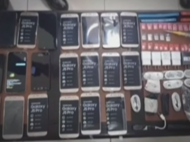 Mujer pretendía ingresar a La Picota 25 celulares en un yeso falso