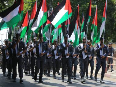 Desfile de las fuerzas militares de Palestina, que se oponen al movimiento Hamas.