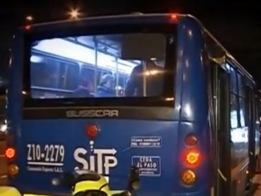 Cerca de 15 delincuentes robaron a 10 pasajeros de un bus del SITP que se movilizaba por la carrera 68.