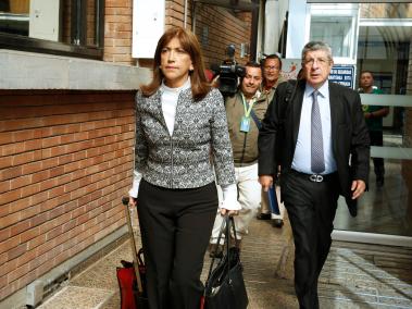 Martha Lucía Zamora llegó a la audiencia acompañada de su abogado.