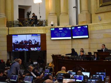 En medio de un ambiente relajado, la plenaria del Senado sesionó el pasado domingo 16 de diciembre, en el último día ordinario de la Legislatura.