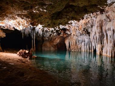 Río Secreto es un sistema de cuevas semiinundadas ubicado a 10 minutos de Playa del Carmen, México.