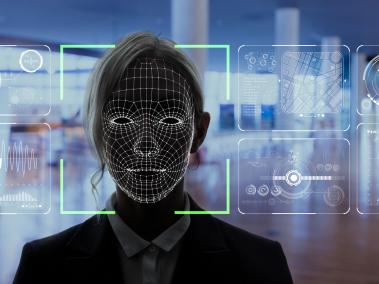 El reconocimiento facial que se usa en los aeropuertos llegará a la puerta del avión, y a las de su auto. Apple quiere sensores biométricos en sus Airpods.