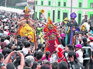 El ícono del festival es la llegada de los Reyes Magos al barrio.