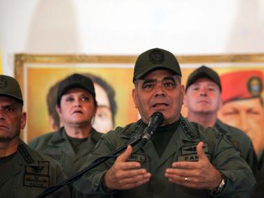 Vladimir Padrino López, ministro de Venezuela, habla junto a un grupo de generales, del apoyo de las Fuerzas Amadas al presidente Nicolás Maduro.