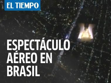 Tres atletas experimentados celebraron el aniversario de Sao Paulo sobrevolando la ciudad con trajes planeadores.
