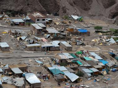 Avalanchas de lodo dejan muerte y destrucción en pueblos de Perú