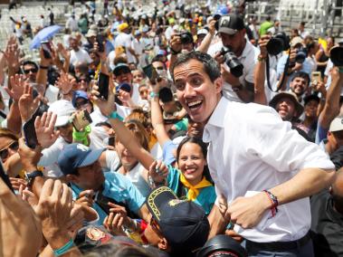 El líder opositor Juan Guaidó dijo este sábado estar dispuesto a “hacer lo necesario” para lograr el ingreso de las ayudas almacenadas.