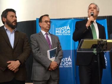 El alcalde se despachó por la columna de Daniel Coronell, y por las afirmaciones de Gustavo Petro.