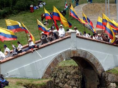 La Batalla de Boyacá ha sido representada por jóvenes muchas veces en el puente sobre el río Teatinos.