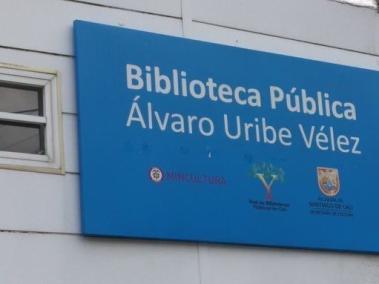 La biblioteca hace parte de la red de bibliotecas públicas de Cali y se encuentra en el kilómetro 14 en la vía que conduce a Buenaventura