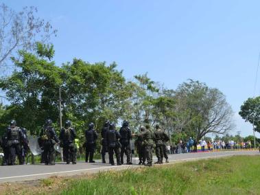 Los campesinos han bloqueado vías, realizado marchas y se mantenían a un costado de la vía entre Montería y Tierralta.