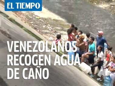 Venezolanos desesperados recolectan agua de un río contaminado
