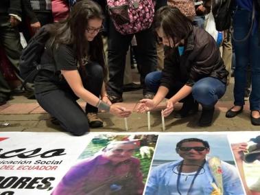 En Quito se hacen homenajes a los periodistas asesinados en la frontera con Ecuador.