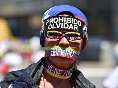 Venezolanos respondieron a la convocatoria de Juan Guaidó y se concentraron frente a la Corporación Eléctrica Nacional para manifestarse en contra de los apagones.