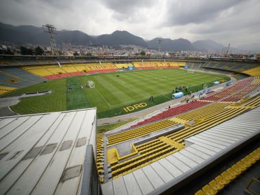 El estadio Nemesio Camacho El Campín está ubicado en Bogotá. Es uno de los escenarios deportivos principales del país y alberga a dos conjuntos capitalinos históricos: Santa Fe y Millonarios. Tiene capacidad de 36 mil espectadores aproximadamente.