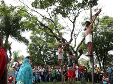 En Yumbo se vivió este Viernes Santo el Via Crucis y se recreó ese momento significativo para la Iglesia Católica.