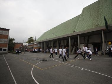 El colegio tiene, en este momento, 1.500 estudiantes. Las actividades deportivas se celebran en el campus.