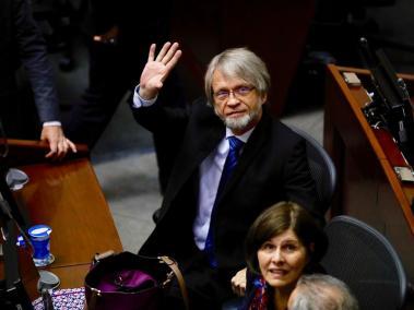 Antanas Mockus llegó al Congreso. Su intención es votar las objeciones de la JEP.