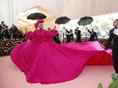 Lady Gaga sí que sabe lucir el estilo Camp, el tema de este año de la Gala del Museo Metropolitano de Nueva York, considerado uno de los eventos más destacados del mundo de la moda.