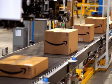 En una declaración, Amazon dijo que el último incentivo también incluiría tres meses de salario para los empleados que desean iniciar su propia empresa de entrega, y que se les garantizará un "volumen de entrega constante" de parte de la compañía.