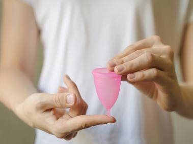 En Colombia hay cinco empresas certificadas en vender las copas menstruales.