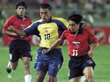 En la Copa América de 2001 fue Colombia, como anfitrión, el equipo que alzó el título. Se cruzó contra Chile por la fase de grupos y lo venció con un marcador de 2-0. Cabe recalcar que la Selección Colombia ha sido la única en la historia de la Copa América que ha obtenido el campeonato ganando todos los partidos y con ningún gol en contra –venció en el grupo, además de Chile, a Ecuador y Venezuela; por cuartos derrotó a Perú; por ‘semis’ a Honduras y en la final venció a México-.