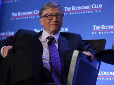 Bill Gates es el fundador de Microsoft, una de las empresas desarrolladoras de software más importantes de todo el mundo. Pero él, según ha confesado, también cometió errores que le costaron a la compañía miles de millones de dólares. Su éxito en los negocios le ha llevado a amasar una fortuna de S$100.000 millones, según el índice de 2017 del portal de finanzas Bloomberg. "El error más grande que he cometido jamás es la mala gestión que hice para que Microsoft no sea lo que Android es ahora", dijo Gates el lunes en un encuentro organizado en Washington, Estados Unidos, por un fondo de capital de riesgo llamado Village Global, que reúne a empresarios importantes de todo el mundo.