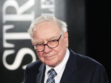 Warren Buffet es conocido por ser uno de los mas grandes inversores del mundo. El empresario perdió al rededor de 4 mil millones de dolares en un solo día. Las acciones de Kraft Heinz Company cayeron un 25% en 2018. El magnate reconoció que lamentaba no haber invertido en Google y Amazon.