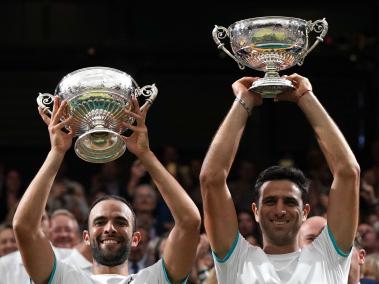Los colombianos hicieron historia en Wimbledon al ganar la final de dobles del importante torneo.