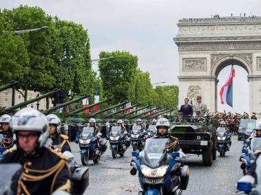 Emmanuel Macron, presidente de Francia, presidiendo el desfile del 14 de julio.