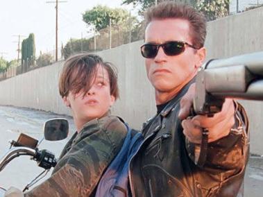 Arnold Schwarzenegger y Edward Furlong en una escena de la película de 1991.