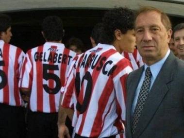 Carlos Bilardo dirigió a Estudiantes de La Plata en 1971, del 75 al 76, en 1982 y del 2003 al 2004.