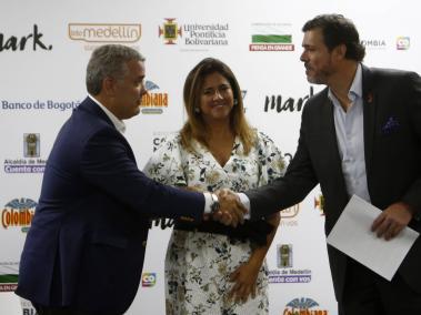 Inexmoda y su Presidente Ejecutivo, Carlos E. Botero recibieron  la Medalla al Mérito Cívico y Empresarial Gonzalo Mejía, categoría Oro, por los 30 años de la feria.