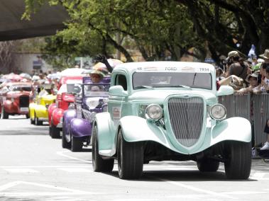 El desfile surgió hace 24 años, después de un desfile que organizó el Automóvil Club de Colombia como parte de la celebración de sus 50 años.