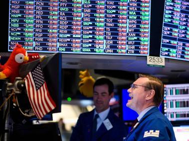 El Dow Jones Industrial Average, principal índice de la Bolsa de Nueva York, terminó con una caída del 3,1 %, o alrededor de 800 puntos en 25.479,42.