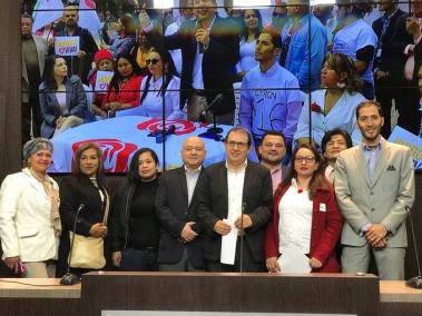 Congresistas del partido Farc y aspirantes al Concejo de Bogotá por esa colectividad hicieron una rueda de prensa en el Congreso.
