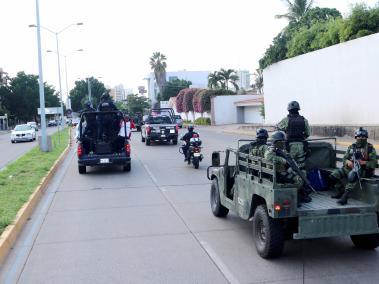 Las fuerzas militares mexicanas buscan por todo Culiacán y Sinaloa a los fugados.