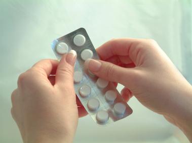 Antes de ingerir un medicamento, las mujeres embarazadas deben consultar con su obstetra sobre los posibles riesgos.
