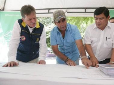 Alejandro Char le presentó el proyecto al director de la Unidad Nacional para la Gestión del Riesgo, Eduardo González.