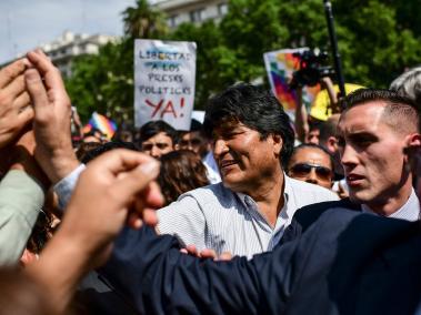 El expresidente boliviano Evo Morales llega a la Plaza de Mayo en Buenos Aires para acompañar a la Asociación