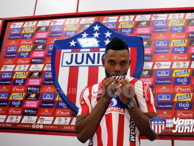 Miguel Ángel Borja se puso oficialmente la camiseta de Junior.