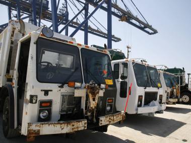 En 2013 llegaron a Cartagena algunos de los camiones de basura que integrarían el nuevo esquema de aseo de Gustavo Petro. Varios presentaban señales de deterioro.